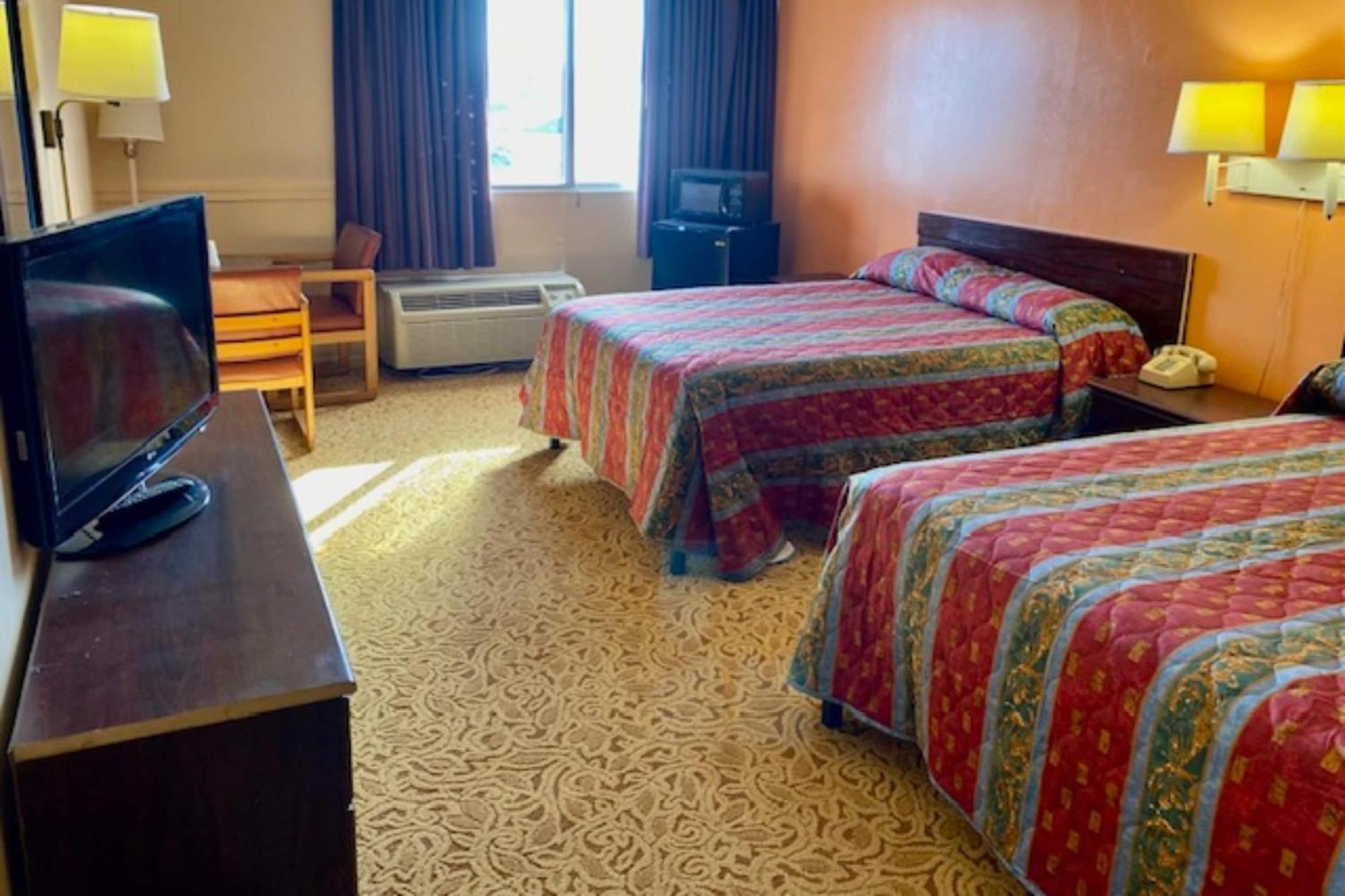 Red Carpet Inn & Suites Lima -Listing Partner ภายนอก รูปภาพ